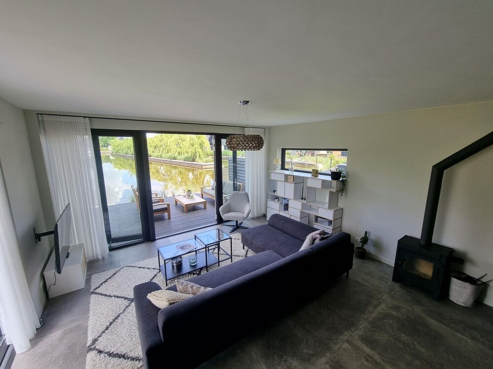 Luxurious Detached Water Villa With Jetty