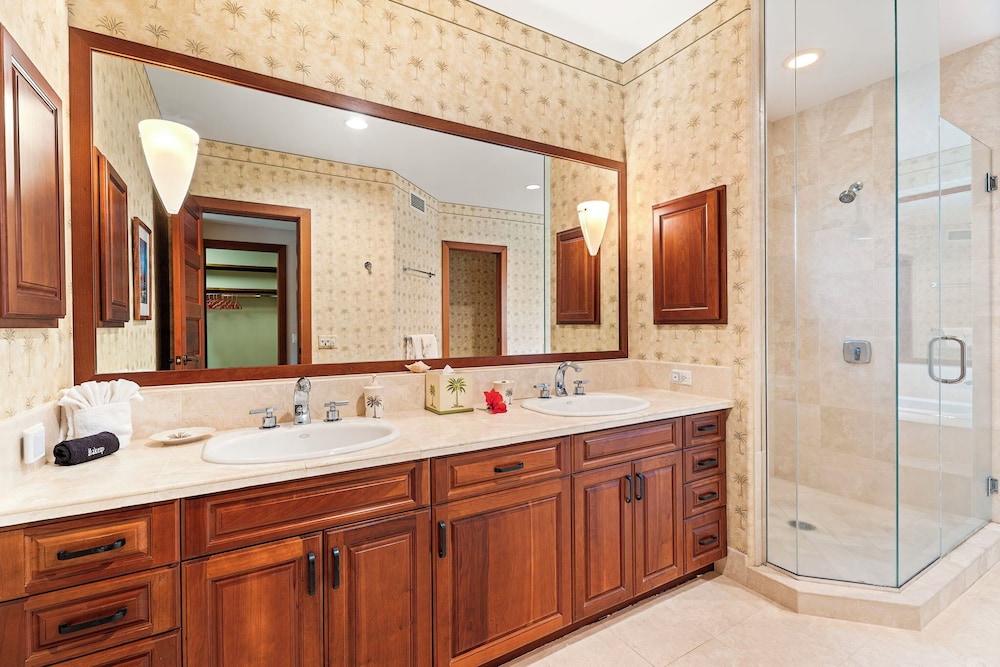 Close to Beaches & Restaurants - Spacious Townhome - Concierge Incl- Vrkcv