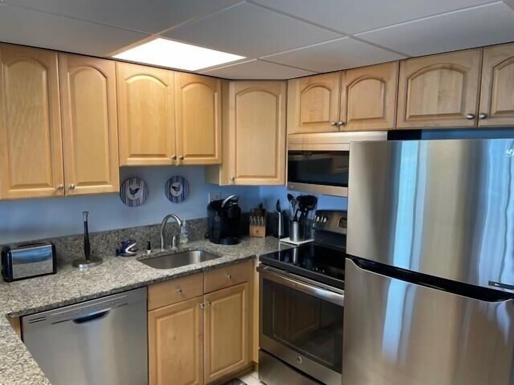 Harbour Island 103l 2 Bedroom Condo