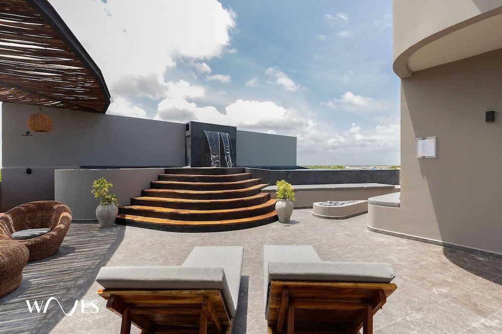 Luminous 2 BR With Roof Pool Close to Hotel Zone by Waves Management