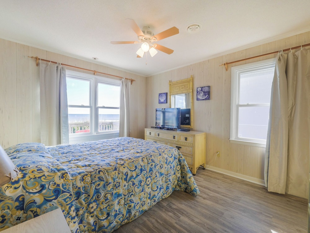 Pelican Perch by Topsail Realty