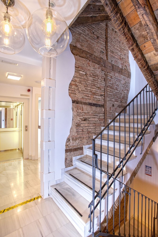 Charming One-bedroom Apartment Near the Cathedral Zacatin 302