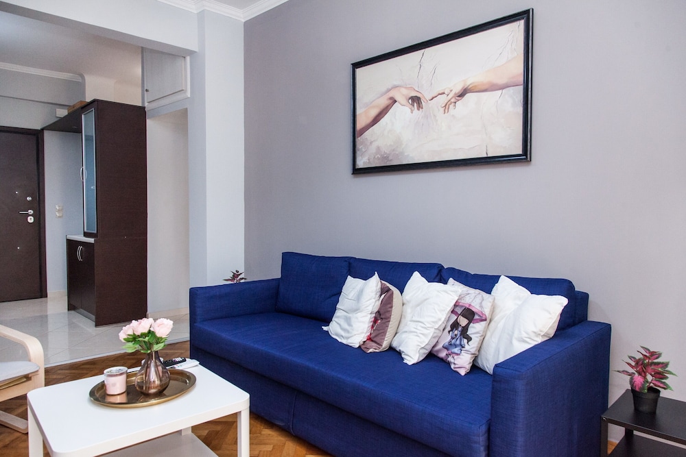 Beautiful new decorated apt in Athens