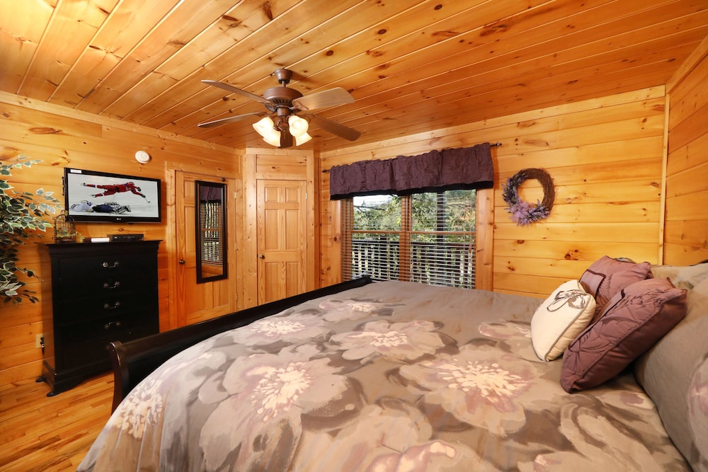 Blessed Nest - Four Bedroom Cabin view 4