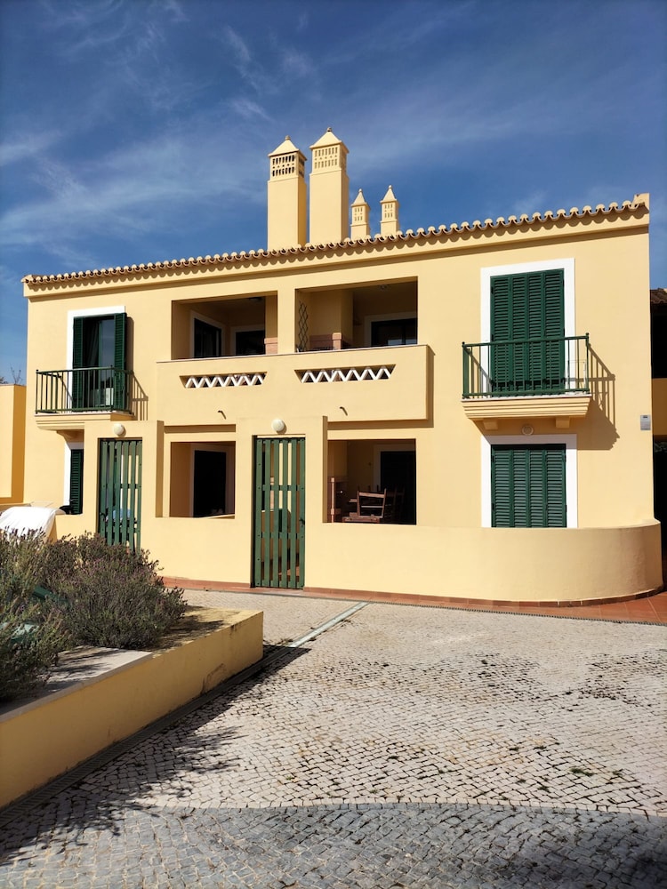 T2 Vila Bairos A C Piscina e Garagem Vilamoura