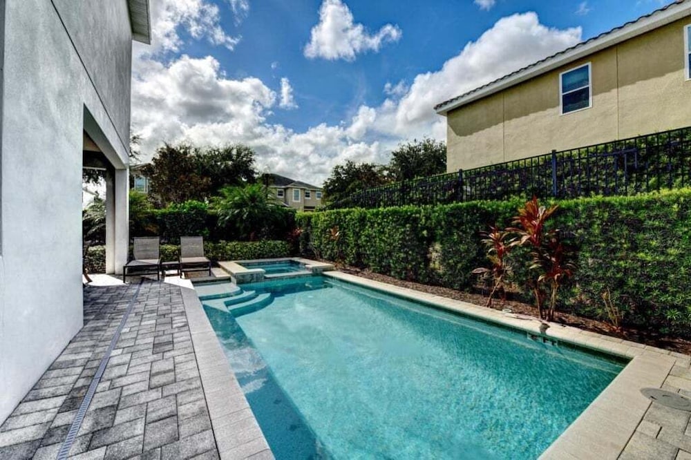 Elegant 8br Retreat W/ Private Pool, Spa & Family-friendly Comfort 8 Bedroom Villa
