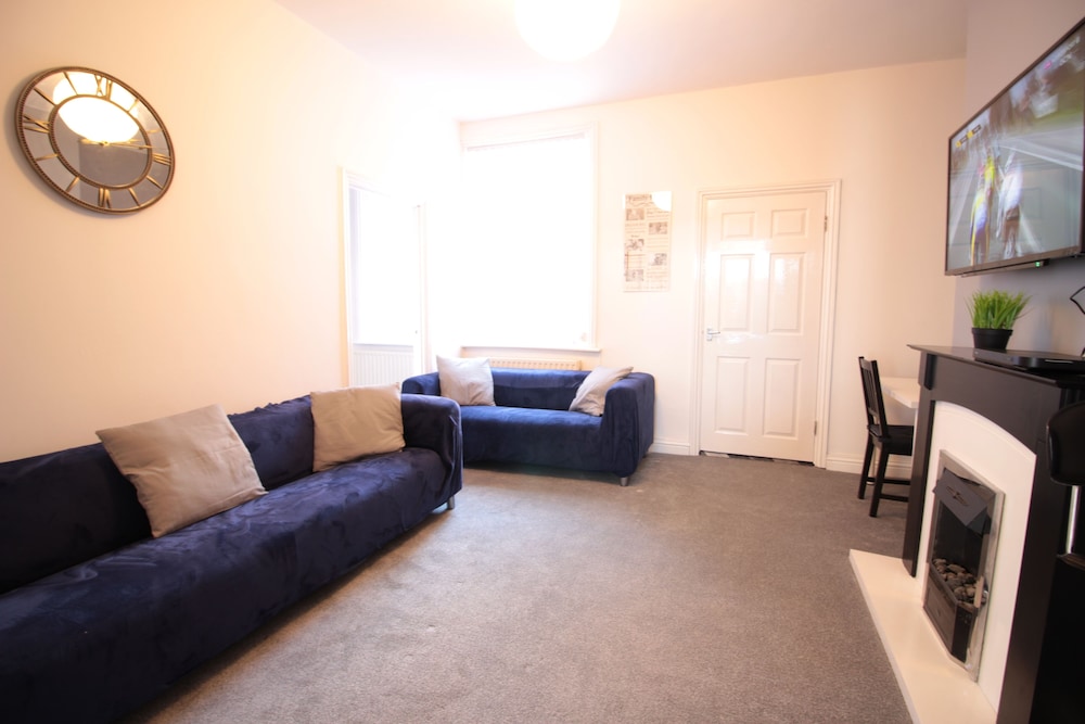 Lovely 2-bed Downstairs Apartment