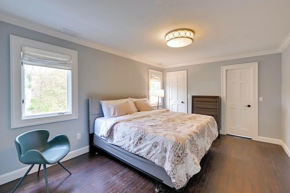 High-end Estate in Norwalk: Quiet & Spacious!