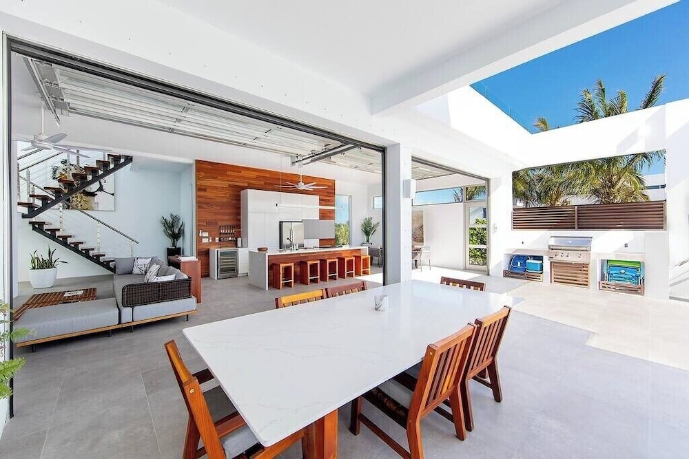 2bdr Beachside Vacation Villa, Hotel Amenities v6
