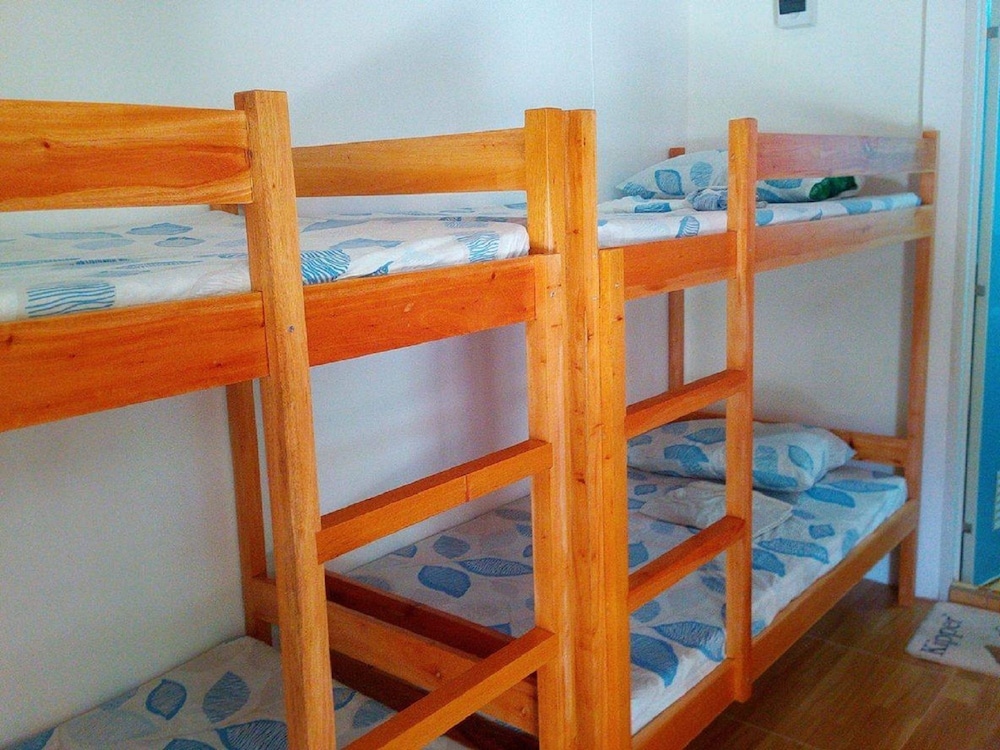 Emok's Guest House - Hostel