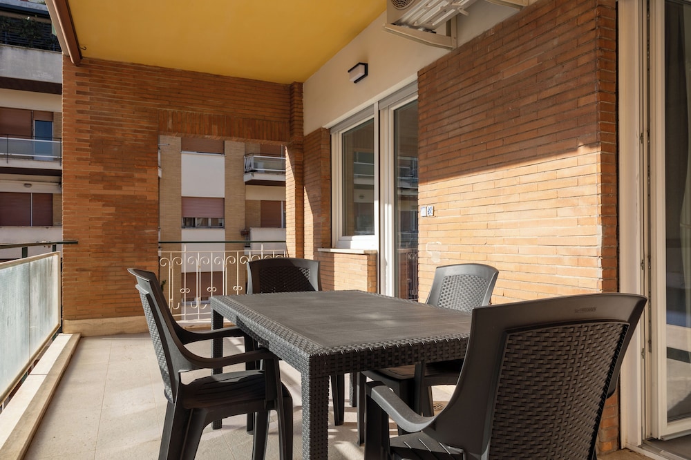 Domus Solis in Rome With 2 Bedrooms and 2 Bathrooms