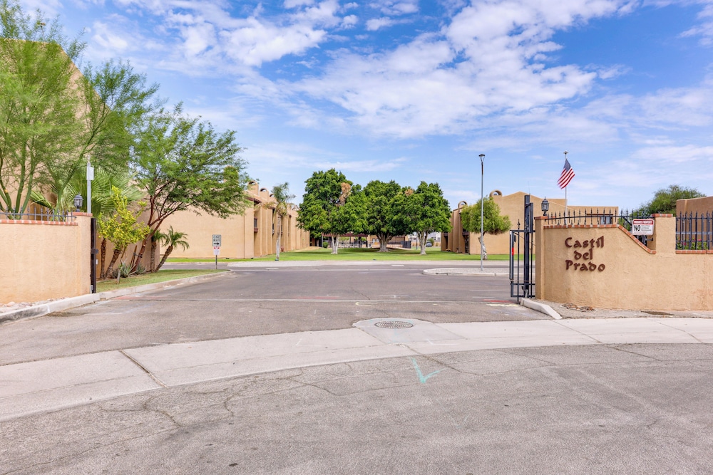 5 Mi to Colorado River: Yuma Gem w/ Pool Access!