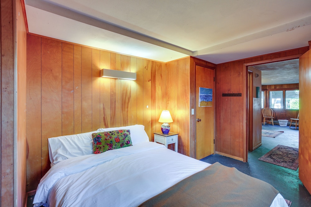 Centrally Located Eugene Apt < Half-mi to UO! view 2