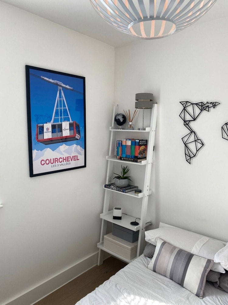 Tasteful 2BD Flat W/open Plan Living - Blackheath!