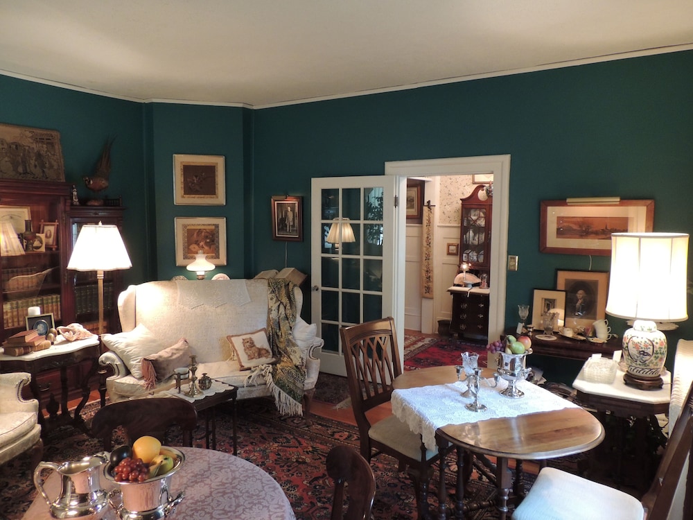 1868 Magnolia House Inn