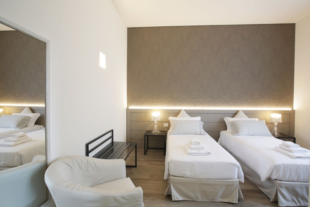 Villa Liberty - Lake Como Rooms & SPA
