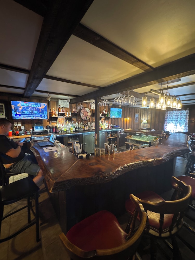 Cascade Inn