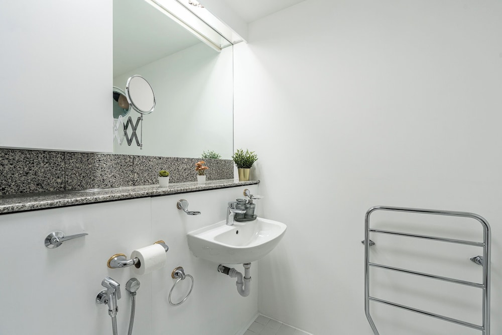 Duplex 2BR 2BA Flat Near Gloucester Rd Station