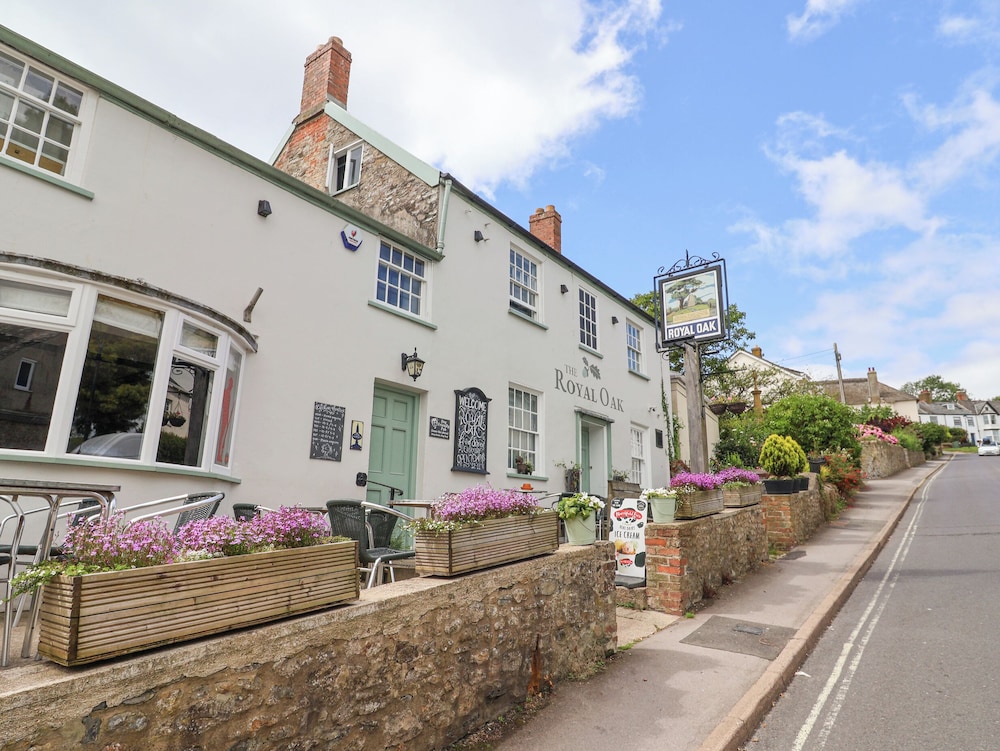Charmouth Lodge