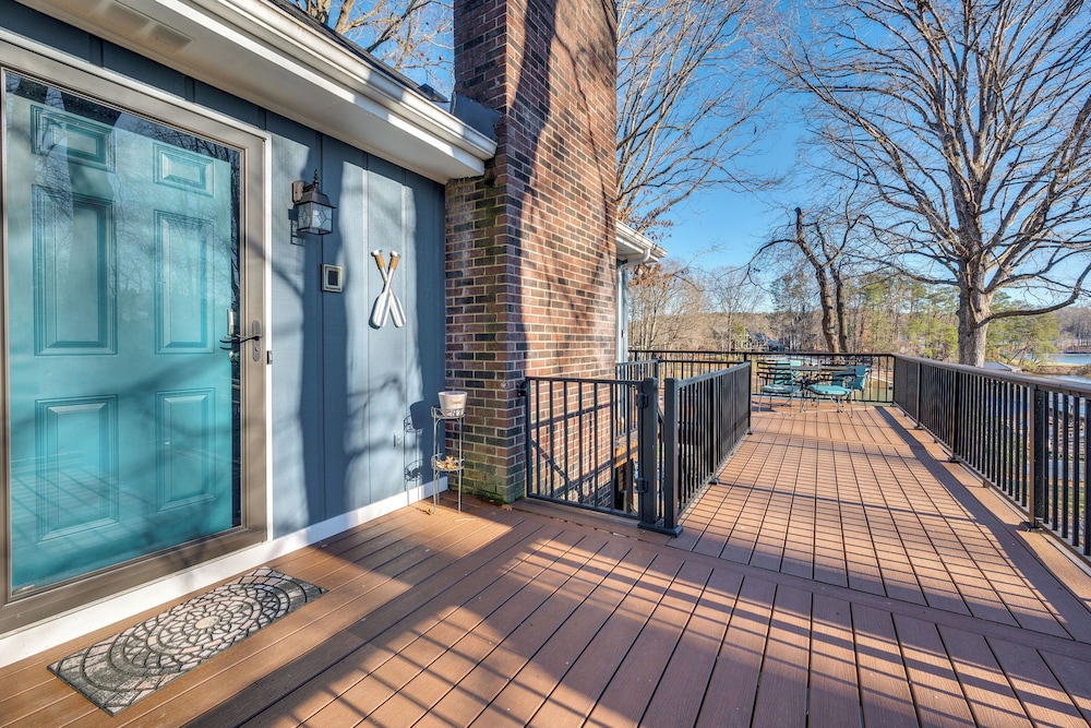 Private Boat Dock: Troutman Home on the Water!