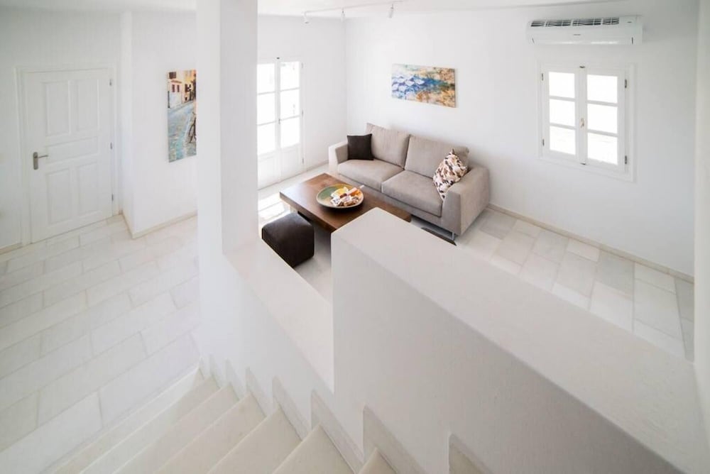 Deep Blue Villa With 4 Bedrooms in Paros photo 3