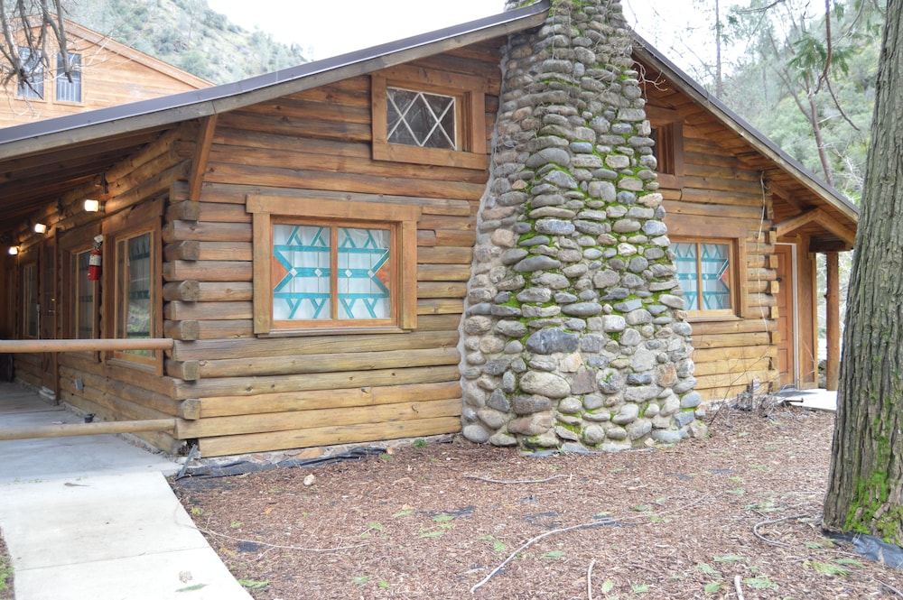 Red Bud Lodge