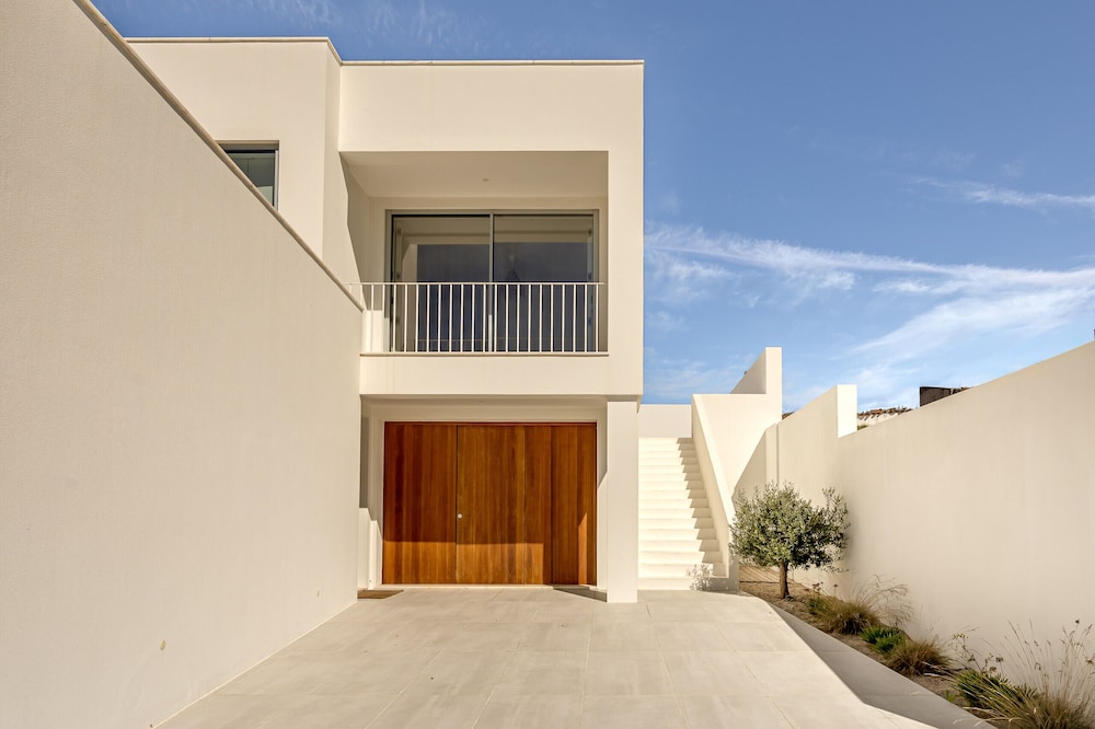Ericeira Modern Bright With Pool by Homing