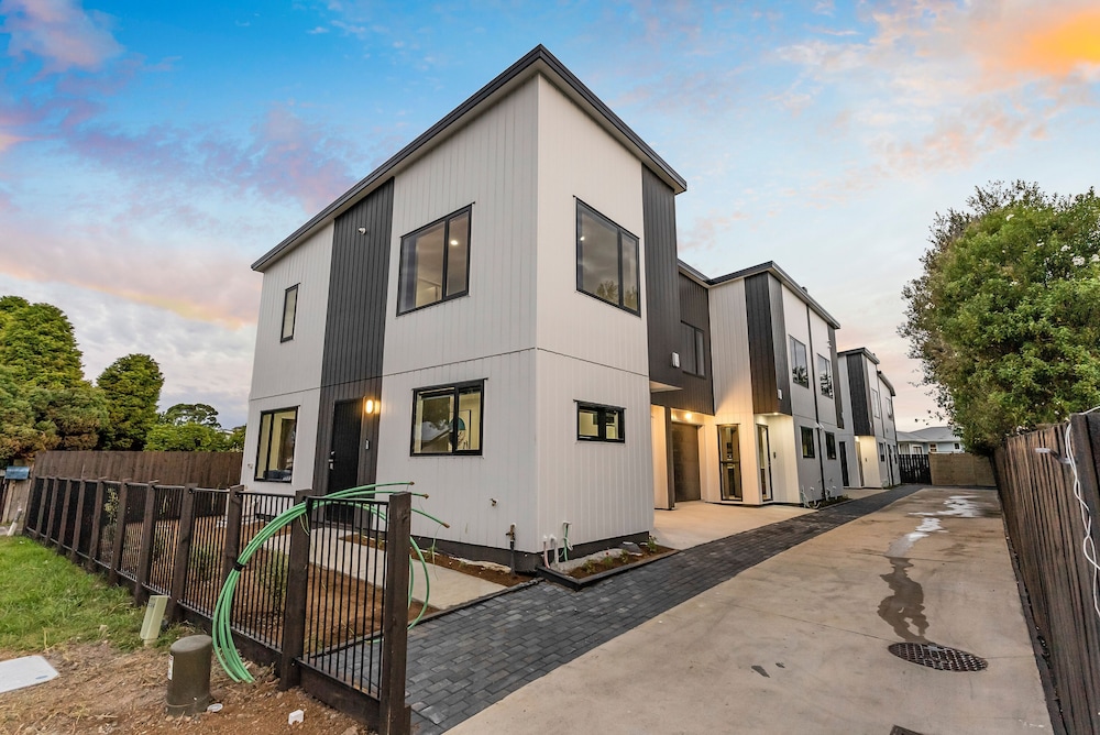 302 Te Irirangi Drive view 5