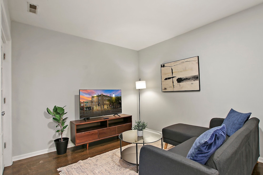 Cozy 2BR Apt - Sunnyside 2E