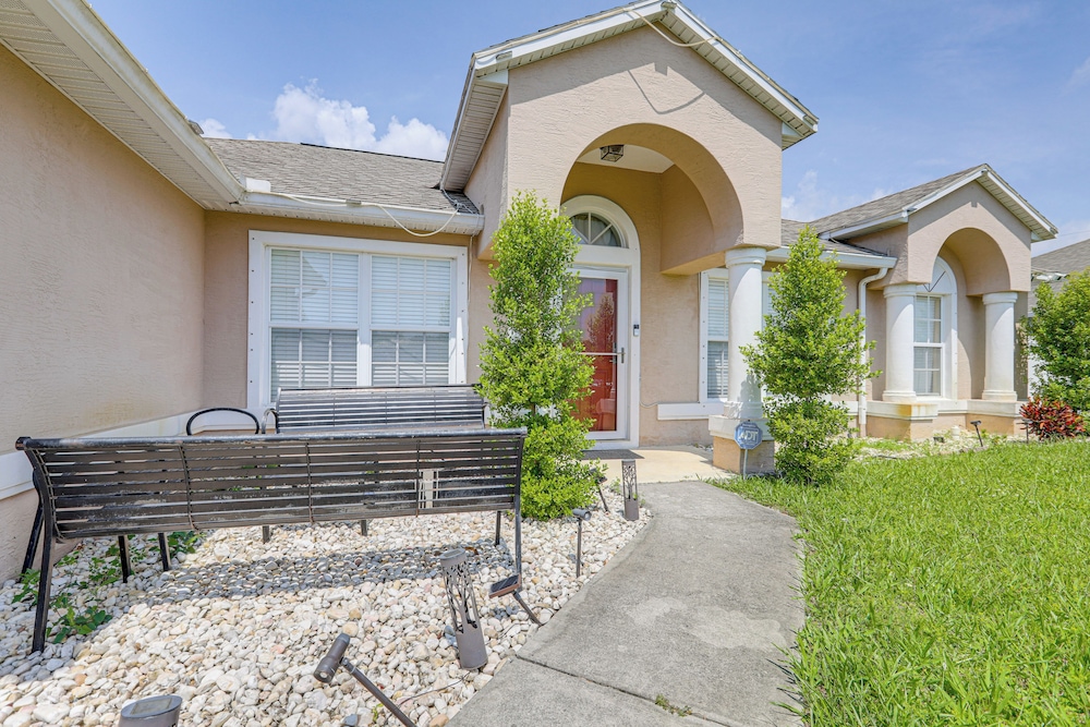 Screened Patio & Hot Tub: Port St Lucie Home!