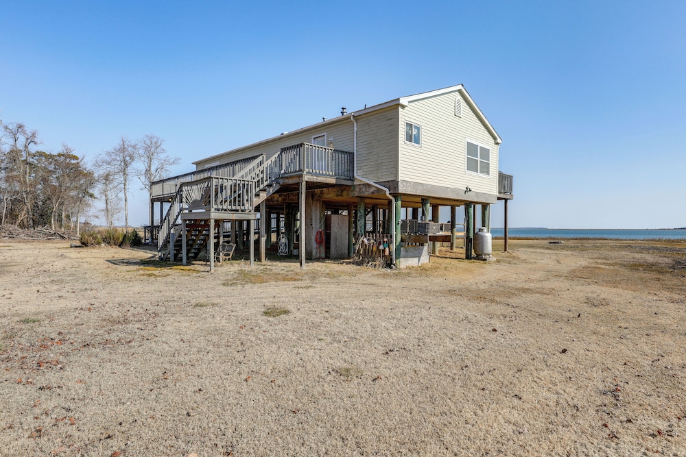 11 Mi to Chincoteague: Atlantic Home w/ Decks!