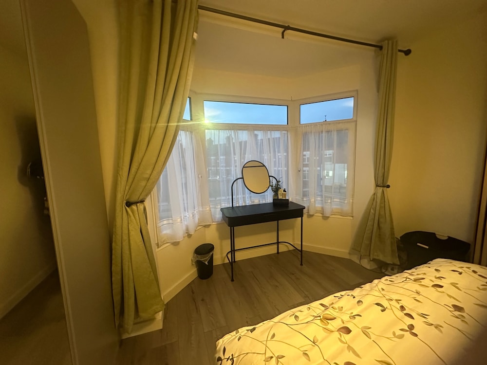 Green Lane 1-bed Apartment - Sleeps 4 & Pets Ok