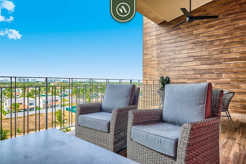 2BR Penthouse in Nuevo Vallarta - Terrace - Pool