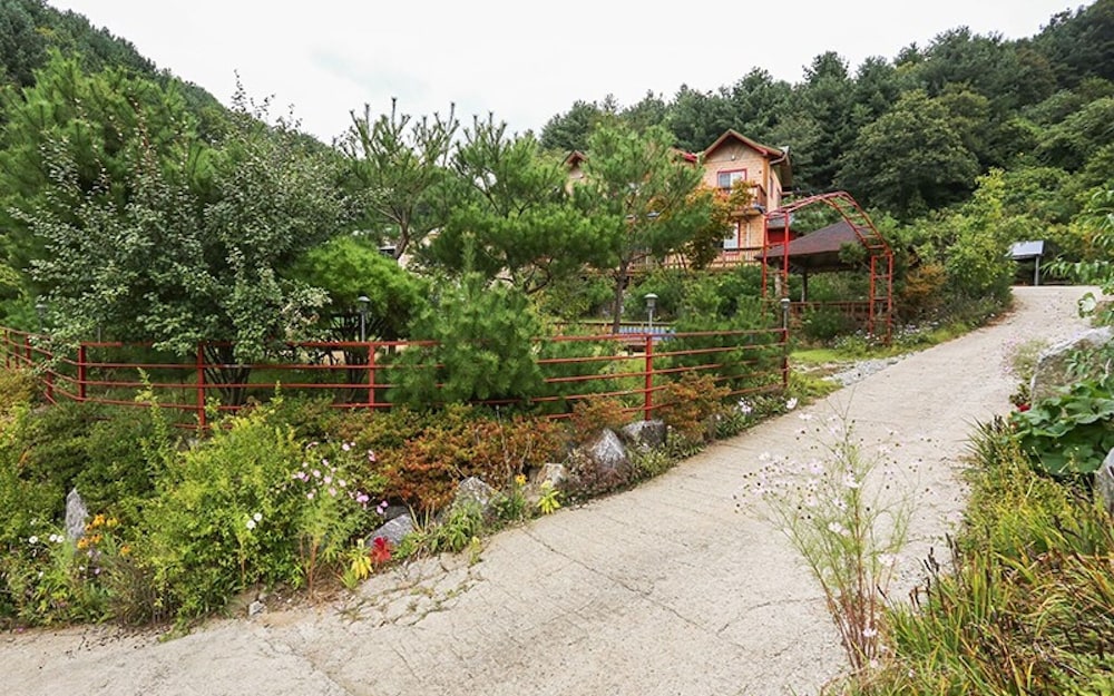 Yangpyeong Solbitgil Pension view 4