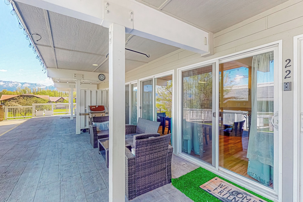 Waterfront Condo W & Dock Access