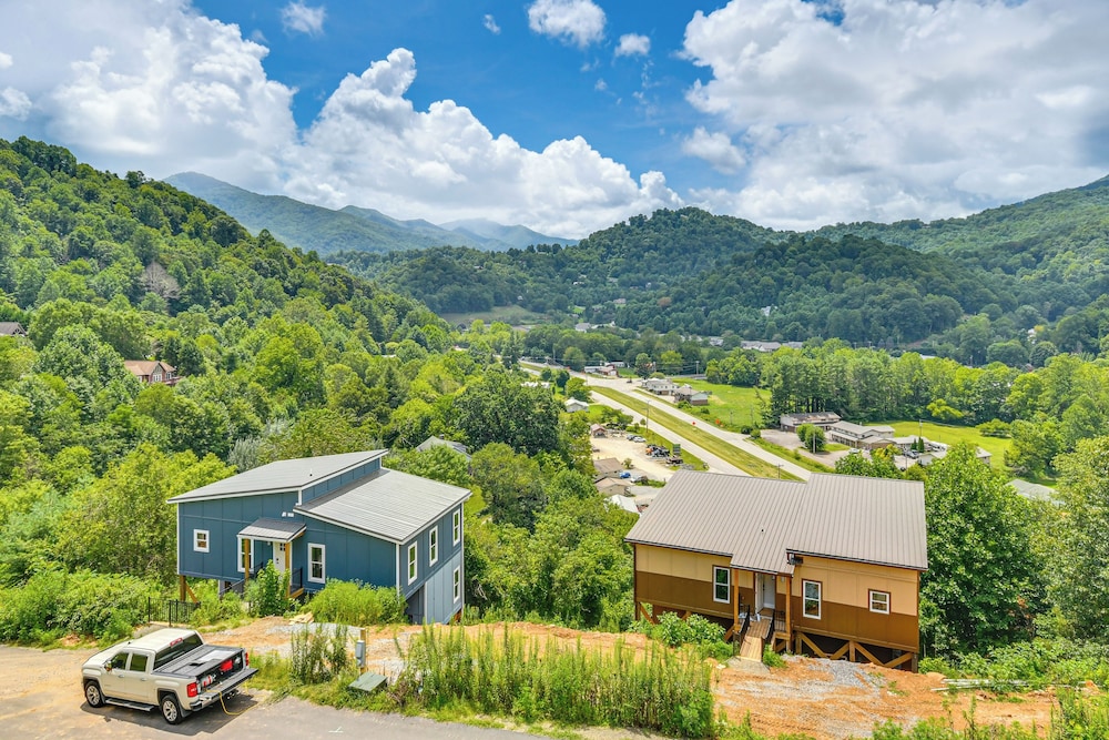 Hike & Ski: Mtn-view Retreat in Maggie Valley!
