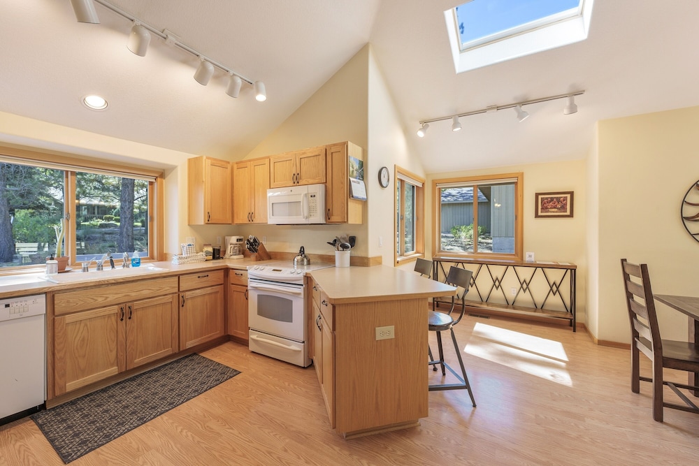 15 Lassen Ln 4 Bedroom Home
