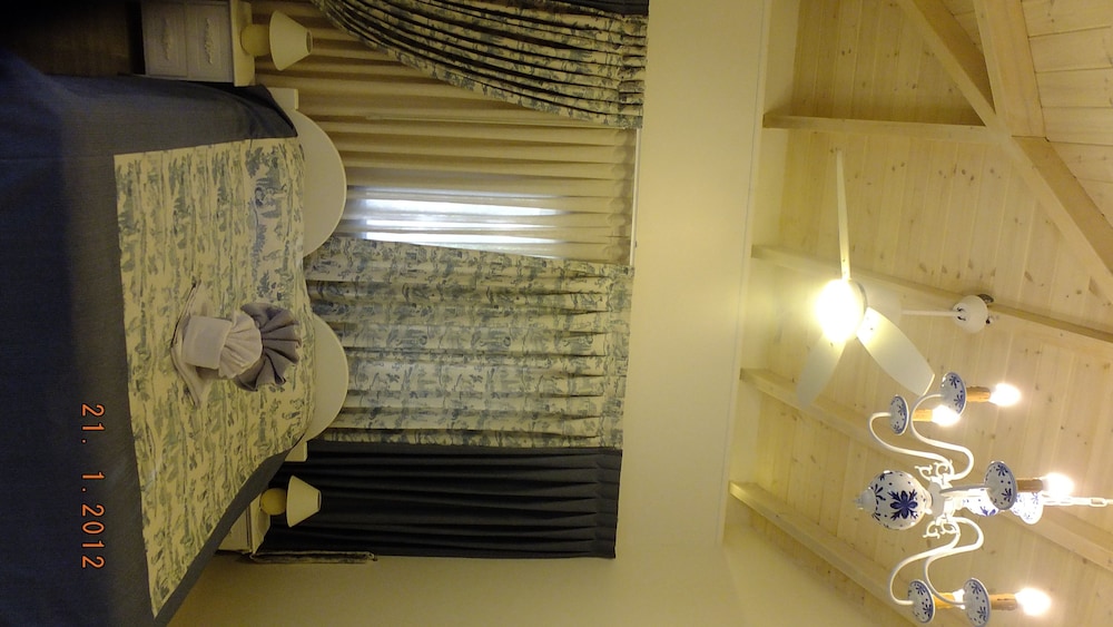 Nuriel Fruit & Guest House