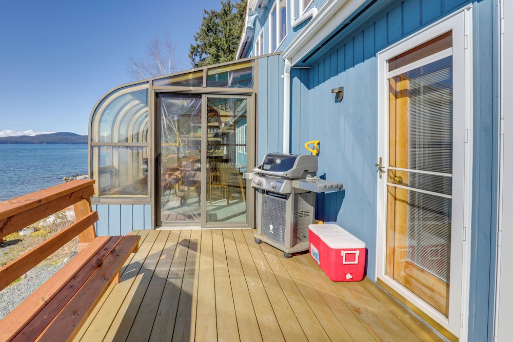 9 Mi to Mendenhall Glacier: Waterfront Juneau Home