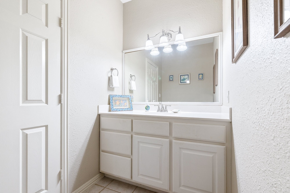 Beach Front Baby Ocean Views, Golf Cart & Pet Friendly!