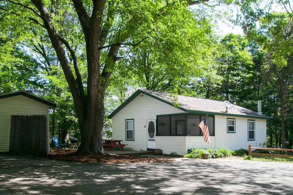 Goshorn Lake Cottages