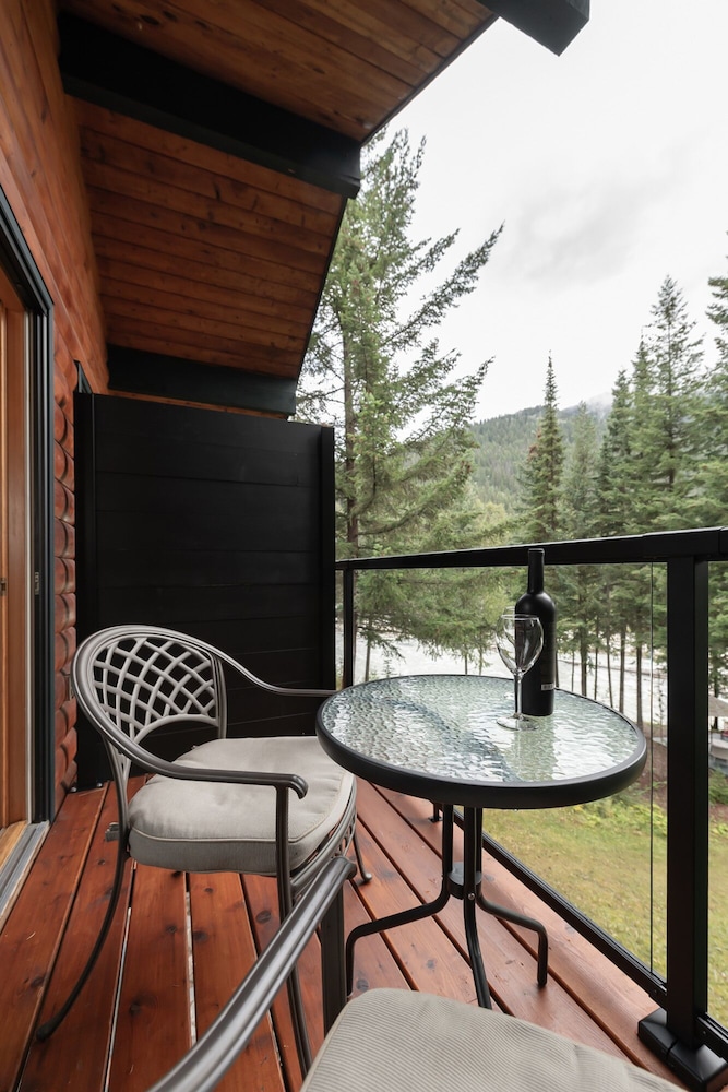 Mount Robson Mountain River Lodge