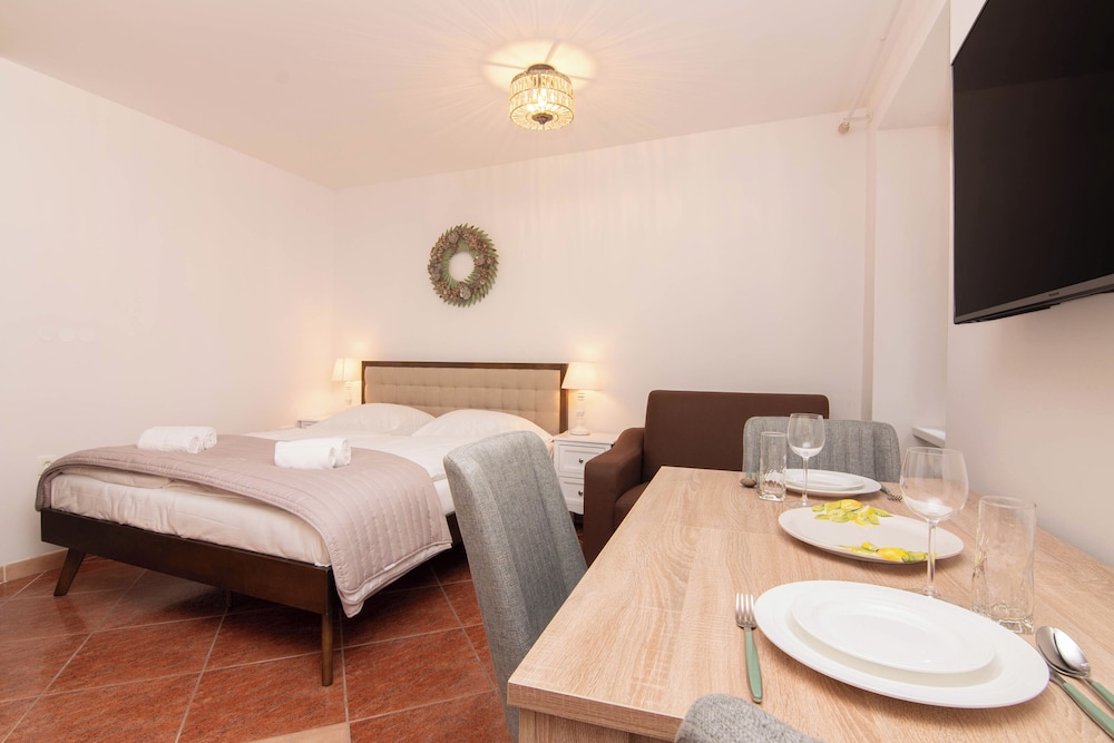 Apartments Leonel Piran