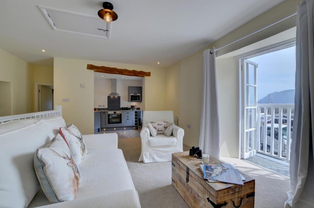 Lynmouth Vacations - Superb Sea View Apartment - Property Image 8