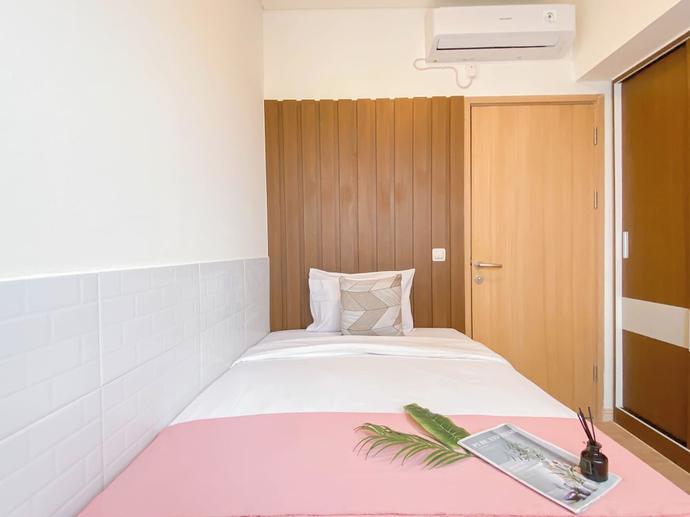 Modern Look And Restful 3Br At Meikarta Apartment