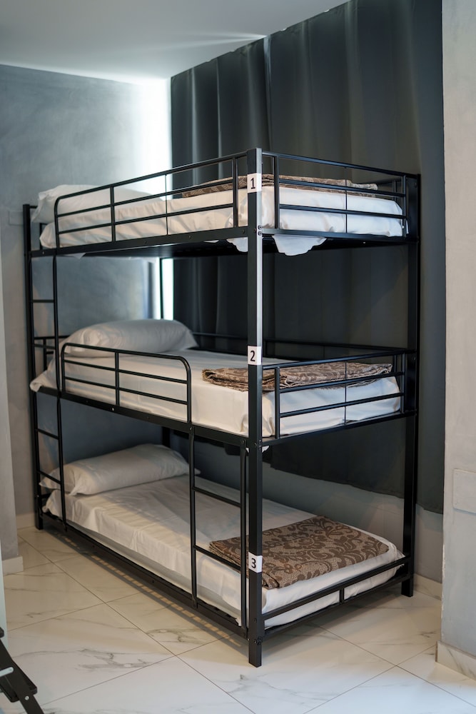 Lion University & Youth Hostel Milano