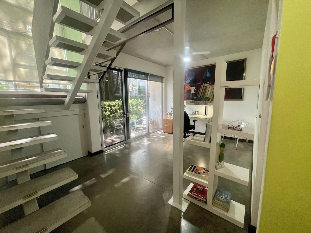 Beautiful Spacious Loft 2 Bedrooms 2 Full Baths 2 car Garage in Downtown