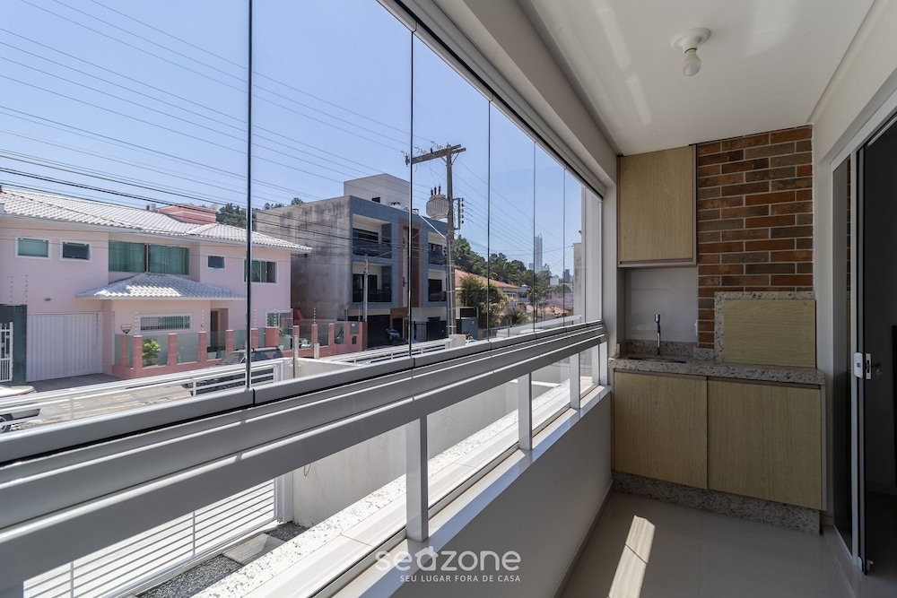 Apt w Balcony in a Privileg Location in BC Bfh0101
