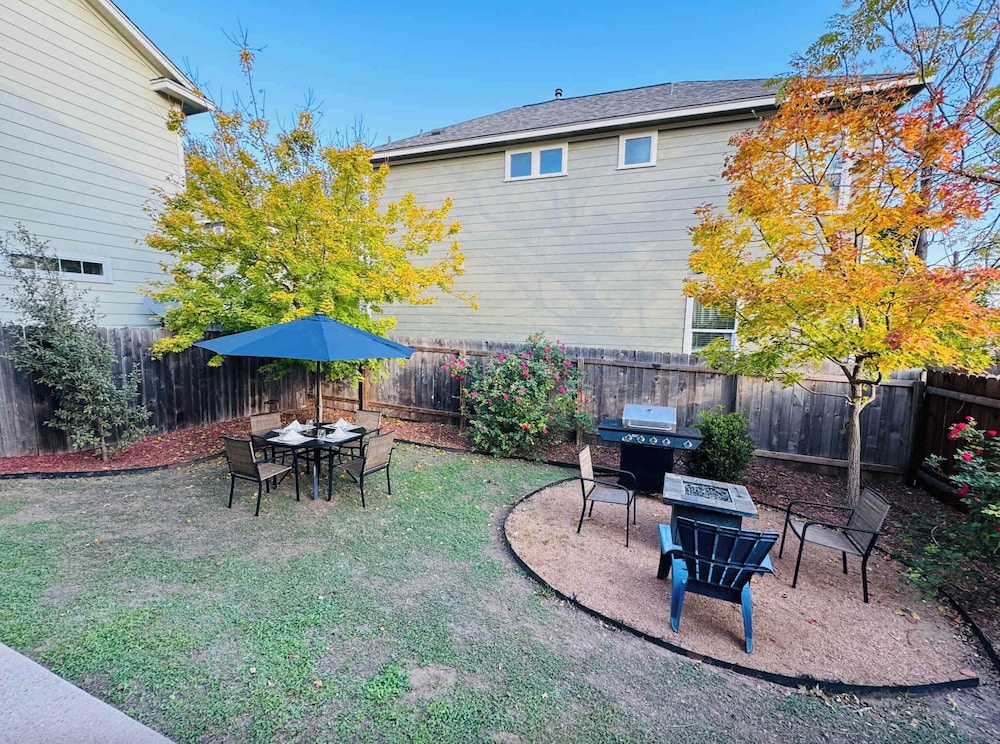 Upstay East Austin Retreat w Yard5min to Downtown