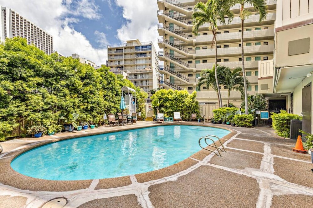 Inviting Waikiki Grand Hotel Room-1 Block to Beach